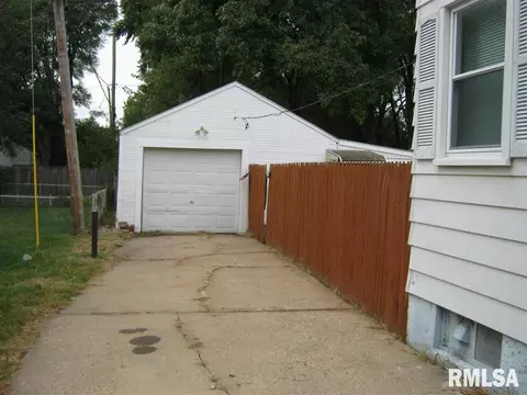 1617 Wolfe St, Springfield, IL 62702 photo 2