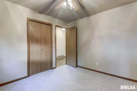 74 Amherst Dr, Springfield, IL 62702 photo 17