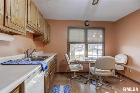 74 Amherst Dr, Springfield, IL 62702 photo 4
