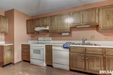 74 Amherst Dr, Springfield, IL 62702 photo 5