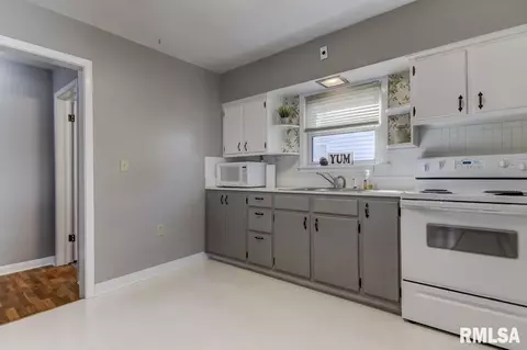 2105 N 20th St, Springfield, IL 62702 photo 8