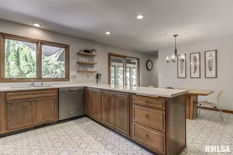 1 Hackney Ln, Springfield, IL 62702 photo 9