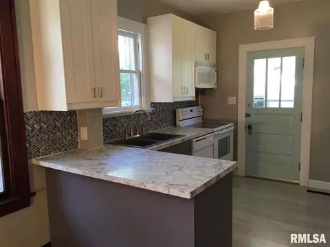 1504 S 2nd St, Springfield, IL 62704 photo 5