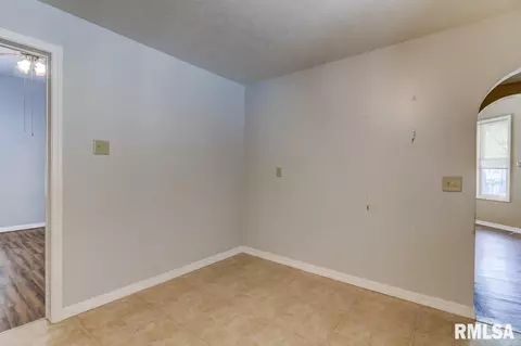 817 Dorlan Ave, Springfield, IL 62702 photo 10