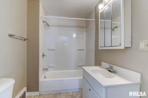 817 Dorlan Ave, Springfield, IL 62702 photo 22