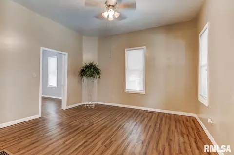 817 Dorlan Ave, Springfield, IL 62702 photo 4