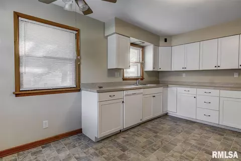 2916 S State St, Springfield, IL 62704 photo 8
