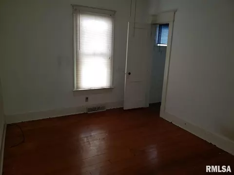 1529 S Spring St, Springfield, IL 62703 photo 3