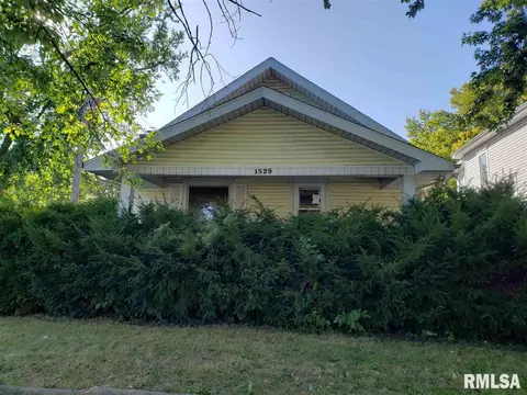 1529 S Spring St, Springfield, IL 62703 photo 2