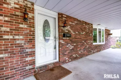 35 Danbury Dr, Springfield, IL 62704 photo 4