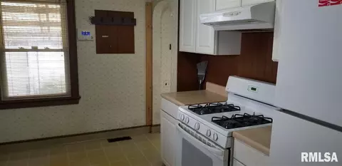 1032 N Bond St, Springfield, IL 62702 photo 8