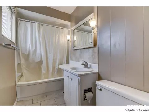 1215 W Ash St, Springfield, IL 62704 photo 12