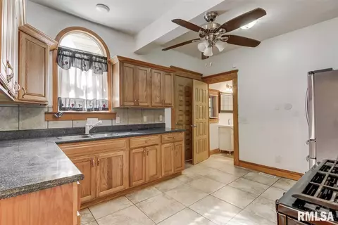 720 W Washington St, Springfield, IL 62702 photo 11