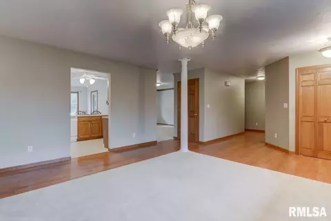 5109 Manhattan Dr, Springfield, IL 62711 photo 3
