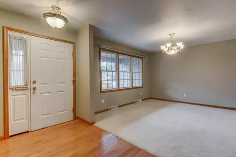 5109 Manhattan Dr, Springfield, IL 62711 photo 2