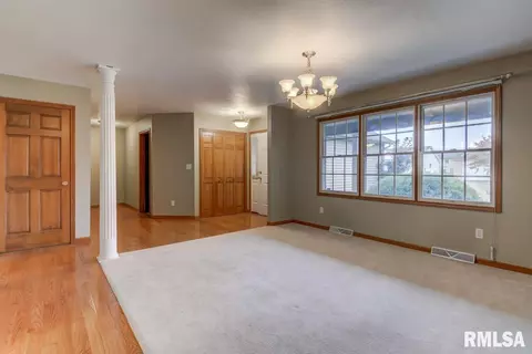 5109 Manhattan Dr, Springfield, IL 62711 photo 5