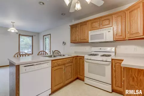 5109 Manhattan Dr, Springfield, IL 62711 photo 9