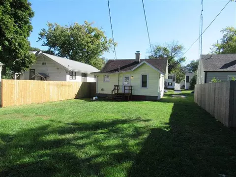 2437 Yale Blvd, Springfield, IL 62703 photo 2