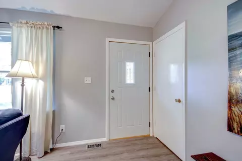 220 Durkin Dr, Springfield, IL 62702 photo 4