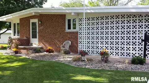 1725 Pickett St, Springfield, IL 62703 photo 1