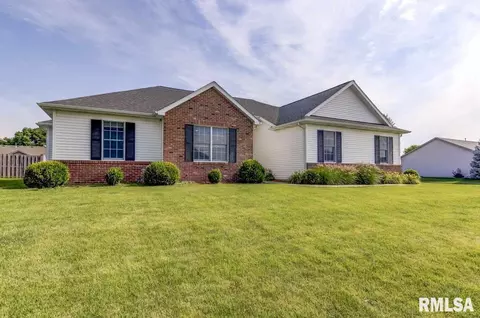 5201 Crane Dr, Springfield, IL 62711 photo 1