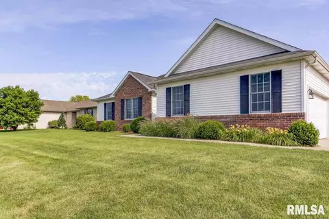 5201 Crane Dr, Springfield, IL 62711 photo 2