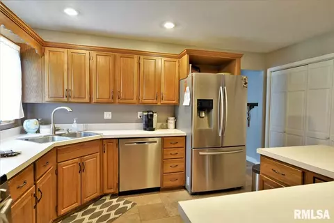 3166 Otter Ln, Springfield, IL 62712 photo 8