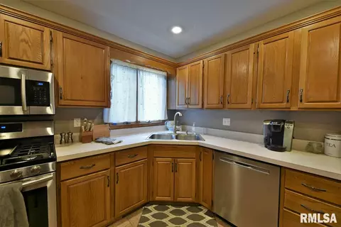 3166 Otter Ln, Springfield, IL 62712 photo 9