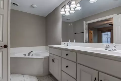 3908 Whisper Walk Dr, Springfield, IL 62711 photo 13