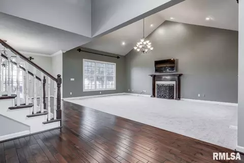 3908 Whisper Walk Dr, Springfield, IL 62711 photo 2