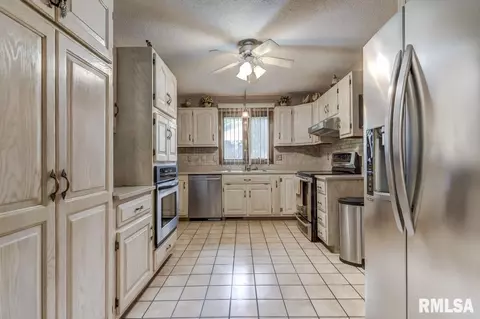 3804 W Bluffs Rd, Springfield, IL 62711 photo 5