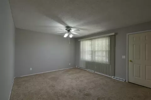 2916 Somerton Rd, Springfield, IL 62702 photo 2
