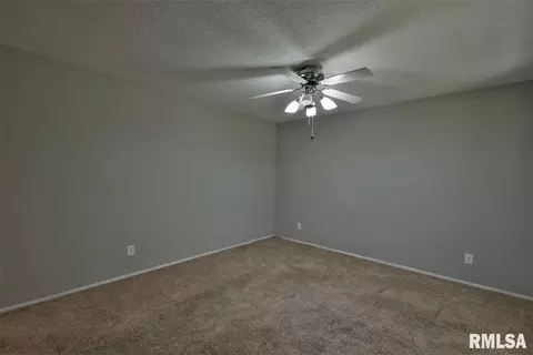 2916 Somerton Rd, Springfield, IL 62702 photo 4