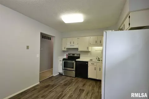 2916 Somerton Rd, Springfield, IL 62702 photo 10
