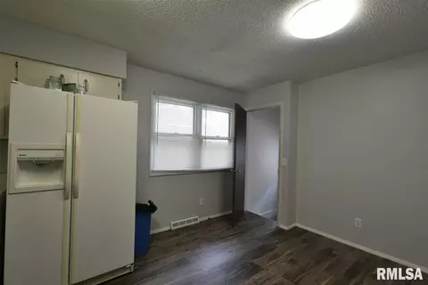 2916 Somerton Rd, Springfield, IL 62702 photo 9