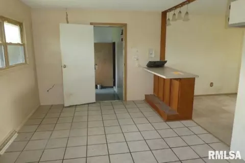 2409 E Devonshire Rd, Springfield, IL 62703 photo 6