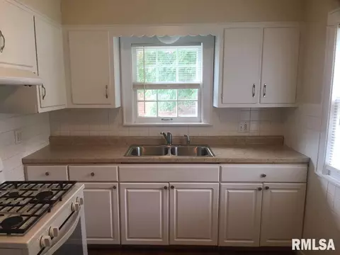 914 N 11th St, Springfield, IL 62702 photo 6