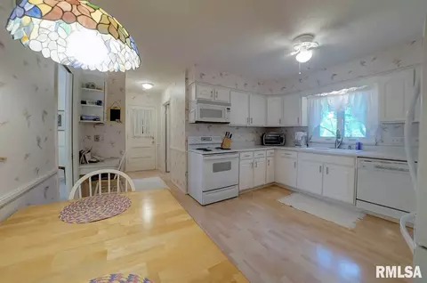 30 Horseshoe Dr, Springfield, IL 62702 photo 9