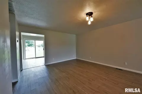 100 Genoa Dr, Springfield, IL 62703 photo 11