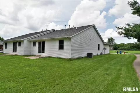 100 Genoa Dr, Springfield, IL 62703 photo 3