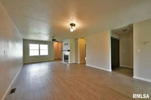 100 Genoa Dr, Springfield, IL 62703 photo 12