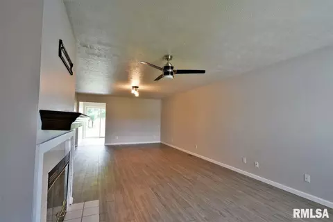 100 Genoa Dr, Springfield, IL 62703 photo 7