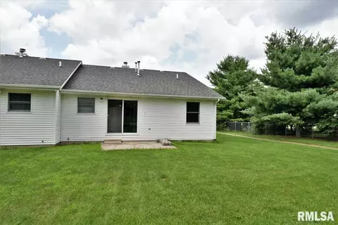 100 Genoa Dr, Springfield, IL 62703 photo 4
