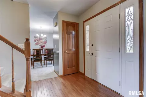 1108 Equestrian Ln, Springfield, IL 62712 photo 2