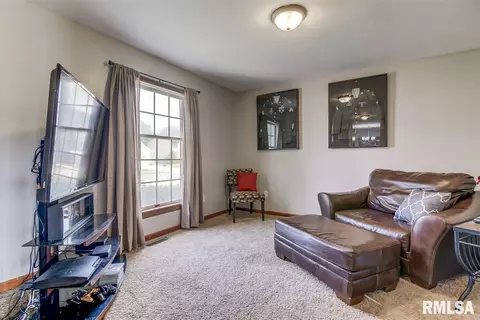 1108 Equestrian Ln, Springfield, IL 62712 photo 4