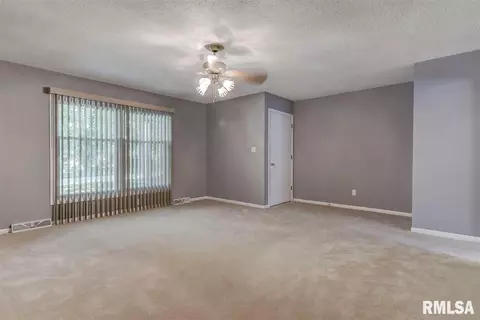 2230 Hazel Dell Rd, Springfield, IL 62703 photo 3