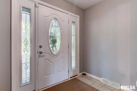 2230 Hazel Dell Rd, Springfield, IL 62703 photo 2