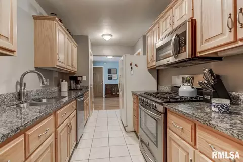 2000 Cambridge Rd, Springfield, IL 62704 photo 12