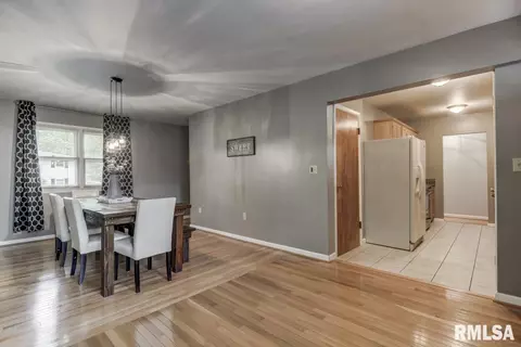 2000 Cambridge Rd, Springfield, IL 62704 photo 9