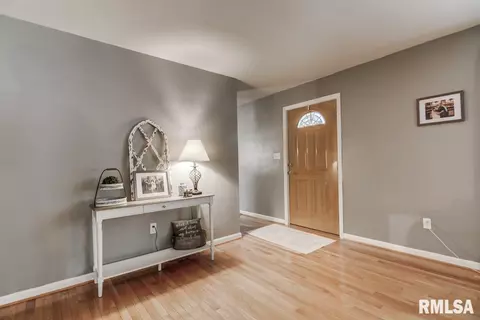 2000 Cambridge Rd, Springfield, IL 62704 photo 6